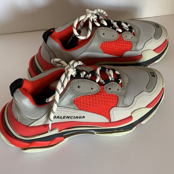 Balenciaga Triple S Sneaker - Picture 3 of 6